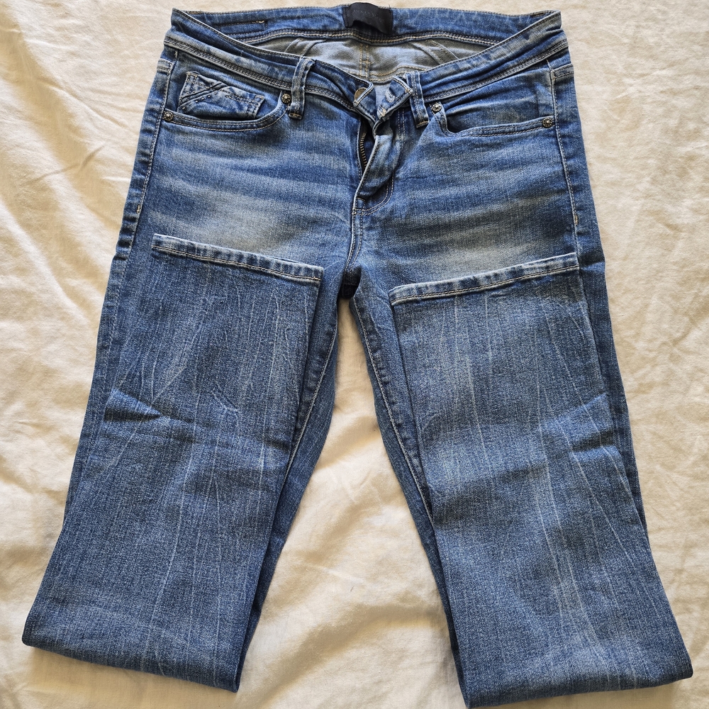 Buckle Women's Straight Leg Blue Jeans